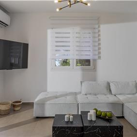 4 bedroom villa with pool by the sea, near Corfu town, sleeps 8